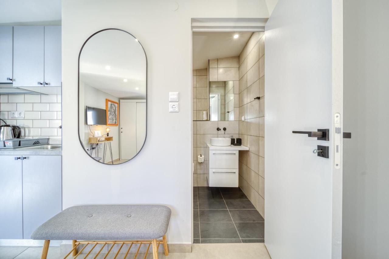 Chic Rooftop Studio W/ Terrace - Near Acropolis Atene Esterno foto