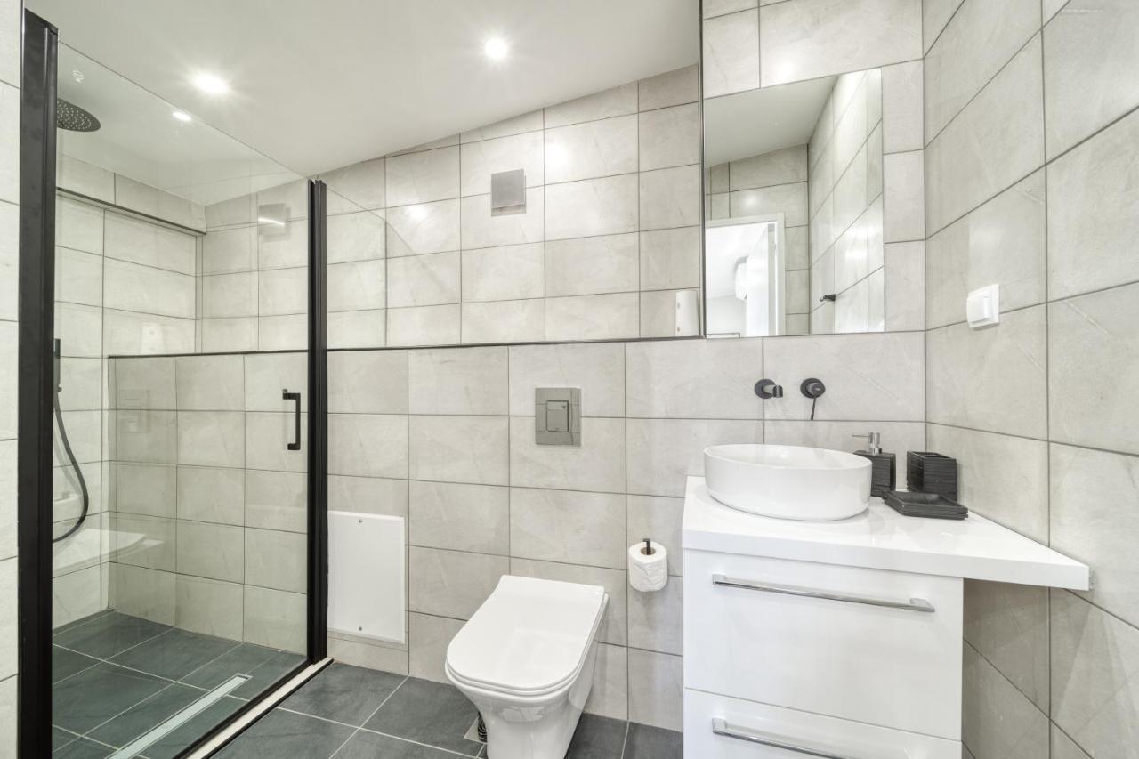 Chic Rooftop Studio W/ Terrace - Near Acropolis Atene Esterno foto