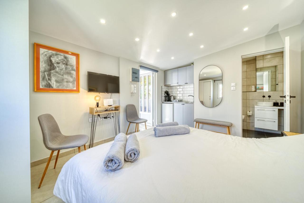 Chic Rooftop Studio W/ Terrace - Near Acropolis Atene Esterno foto